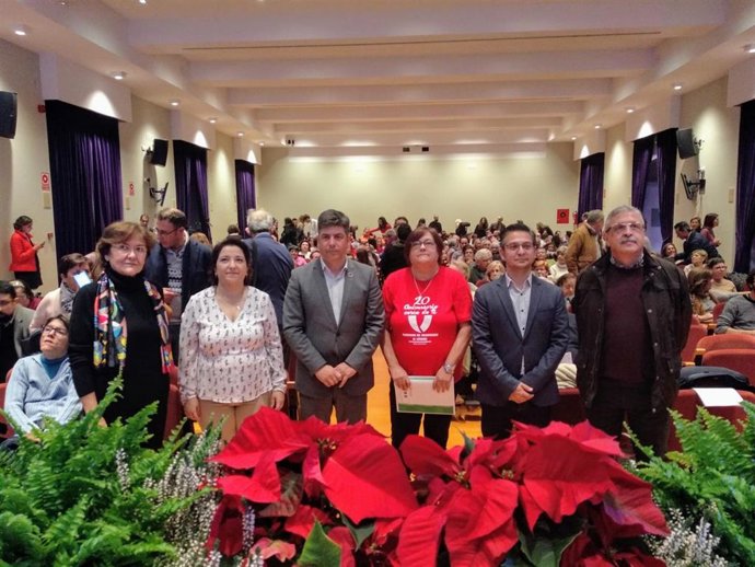 Llamas (tercero por la izda.), en la celebración del Día Internacional del Voluntariado