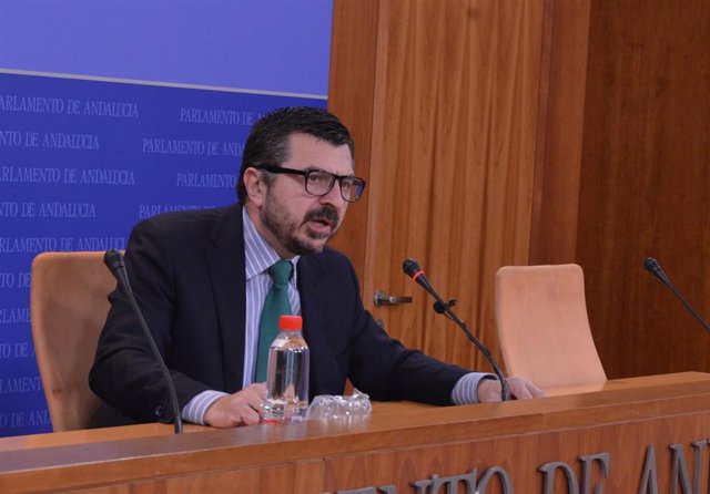 El vicesecretario general del PP-A y diputado autonómico, Toni Martín, en rueda de prensa este jueves