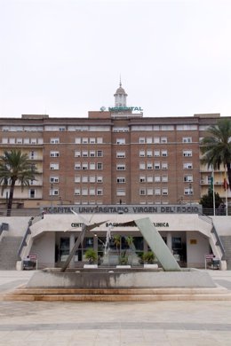 Fachada del Hospital Virgen del Rocio en Sevilla