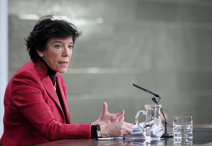 La ministra Portavoz, y de Educación y Formación Profesional en funciones, Isabel Celaá, en rueda de prensa en Consejo de Ministros en Moncloa