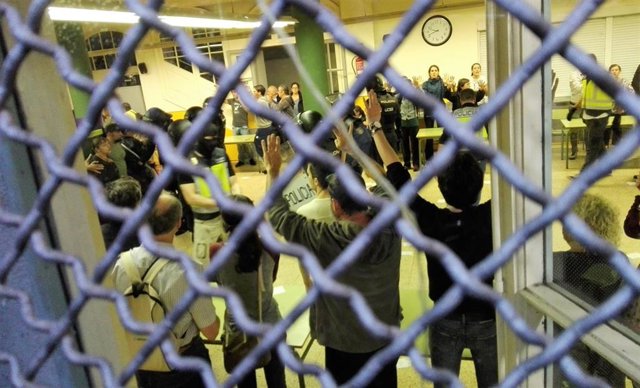 Guàrdia Civil i Policia Nacional requisen urnes del referèndum de l'1-O (recurs)