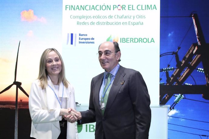 La vicepresidenta del BEI, Emma Navarro, y el presidente de Iberdrola, Ignacio Galán, suscriben acuerdo de finanación por 690 millones