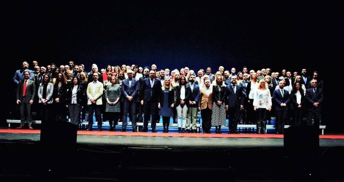 El acto de conmemoración se ha celebrado en el Teatro Auditorio Riberas del Guadaíra con reconocimiento al esfuerzo colectivo de hombres y mujeres que con su trabajo han permitido la transformación de la ciudad.