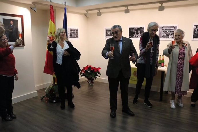 L'ambaixador a Andorra, ngel Ros, al moment del brindis de celebració de la Constitució del 78
