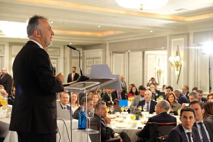 El presidente de Canarias, Ángel Víctor Torres, en un desayuno informativo de Europa Press