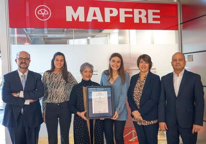 Directivos de MAPFRE España reciben el reconocimiento de AENOR en su gestión del voluntariado