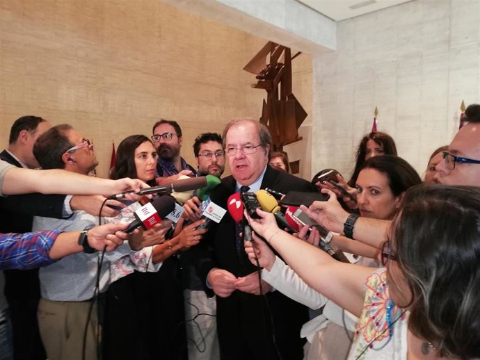 El presidente de la Junta, Juan Vicente Herrera, en su última intervención ante los medios antes de la investidura de Alfonso Fernández Mañueco