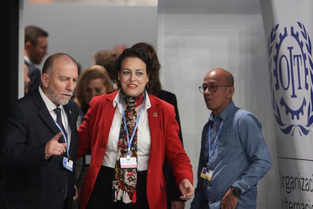 La ministra de Trabajo, Migraciones y Seguridad Social, Magdalena Valerio, a su llegada a la inauguración del panel 'Trabajo decente y crecimiento económico: Una transición justa hacia una economía verde inclusiva'.