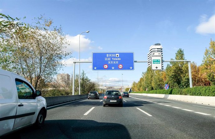 Carretera de Madrid con poco tráfico horas antes del comienzo de la operación salida del puente de la Constitución, en Madrid a 5 de diciembre de 2019.