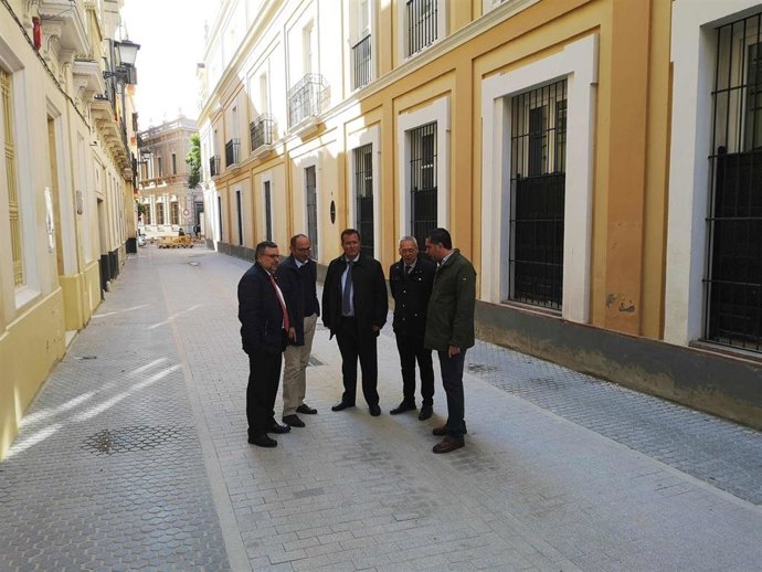 El delegado de Casco Antiguo, Juan Carlos Cabrera, visita la obra de San Vicente