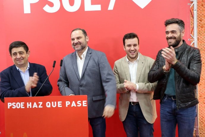 Ábalos en la presentación de la candidatura del PSOE de Bailén a las municipales