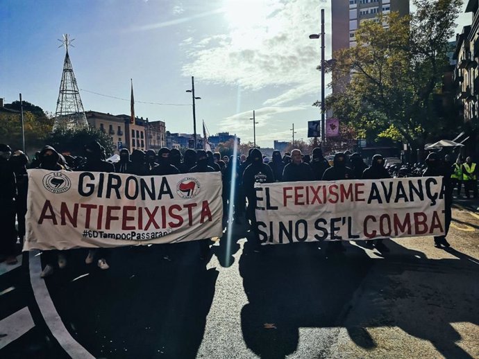 Manifestación de una plataforma antifascista en Girona el Día de la Constitución el 6 de diciembre de 2019
