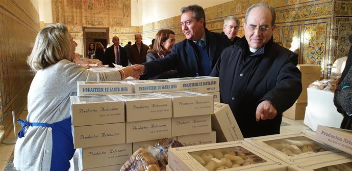 El alcalde de Sevilla en la Muestra de Dulces Conventuales