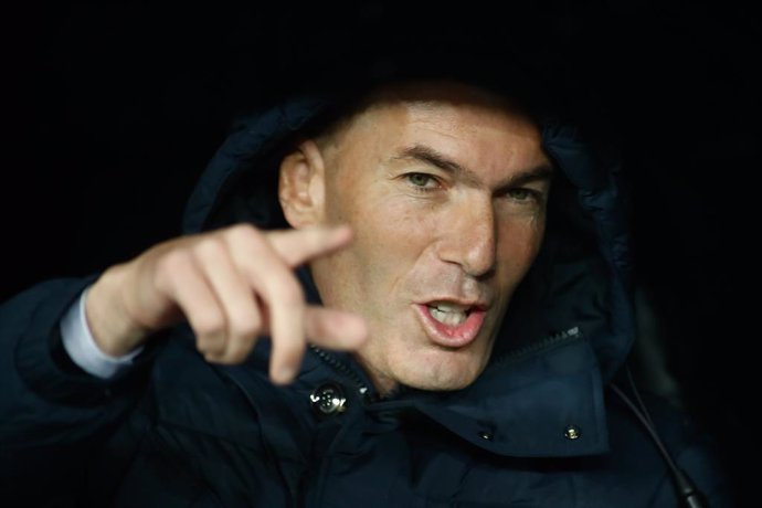 Fútbol.- Zidane: "No voy a impedir a Bale nada, es mayor y sabe lo que hace"