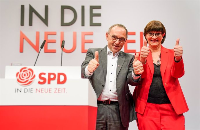 Alemania.- El SPD tensa la coalición de Gobierno en Alemania al elegir a dos crí