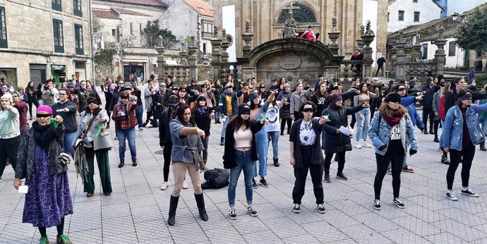 Colectivos feministas de Pontevedra se suman a la performance 'Un violador en tu