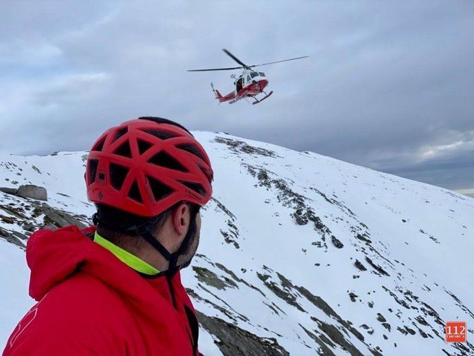 Rescate de esquiadora accidentada en Brañavieja