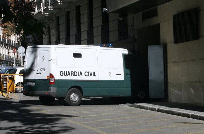 Furgón de la Guardia Civil entrando en la Audiencia Nacional