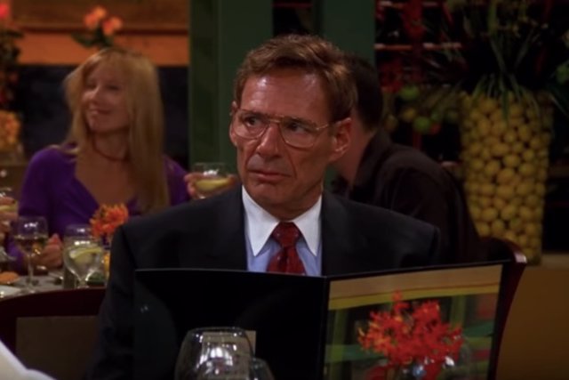 Ron Leibman interpretando al doctor Leonard Green en Friends