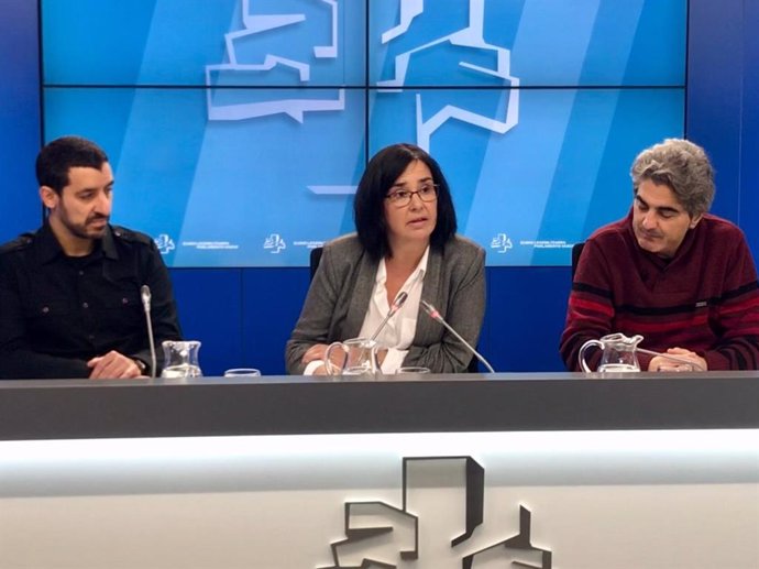 La parlamentaria Cristina Macazaga en rueda de prensa