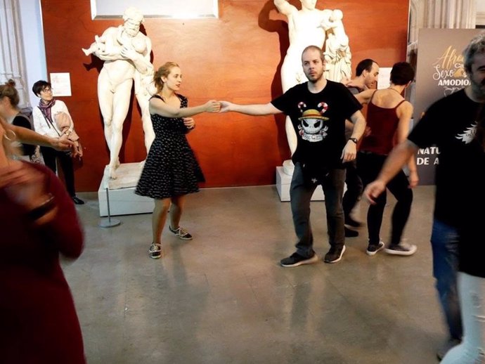Swing dantzatzen Bilboko Berreginen Museoan.
