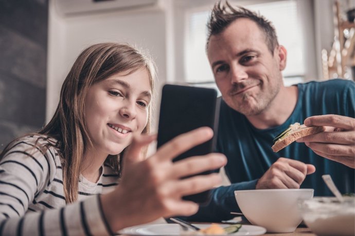 Las nueveas tecnologías suponen un gran reto para los padres.