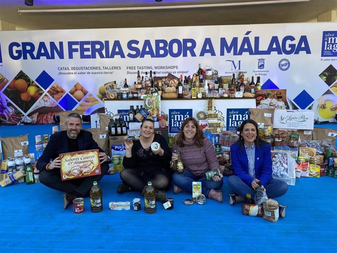 Entrega de 1.400 kilos de productos no perecederos a mujeres víctimas de la violencia de género en la Feria Sabor a Málaga