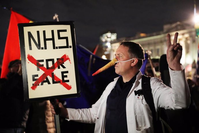 Protestas contra la venta de la NHS británica
