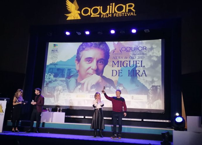 El actor gallego Miguel de Lira recibe el Águila de Oro en el Aguilar Film Festival de Aguilar de Campoo (Palencia)