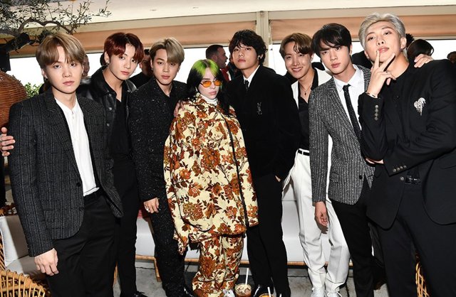 Billie Eilish junto a BTS