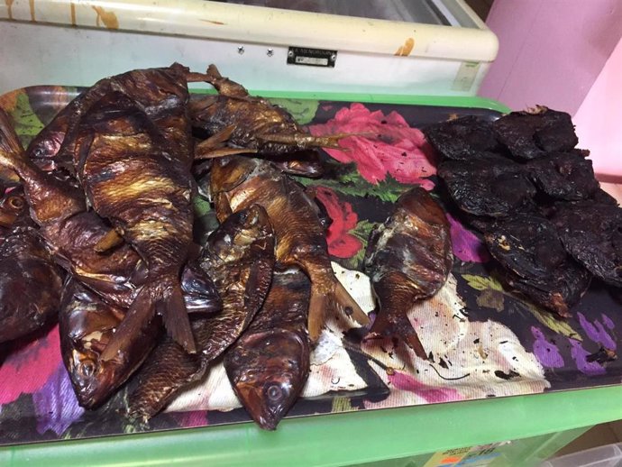Imagen de alimentos encontrados por la Policía Nacional e inspectores de la Conselleria de Salud y Consumo en un local de Son Gotleu, Palma