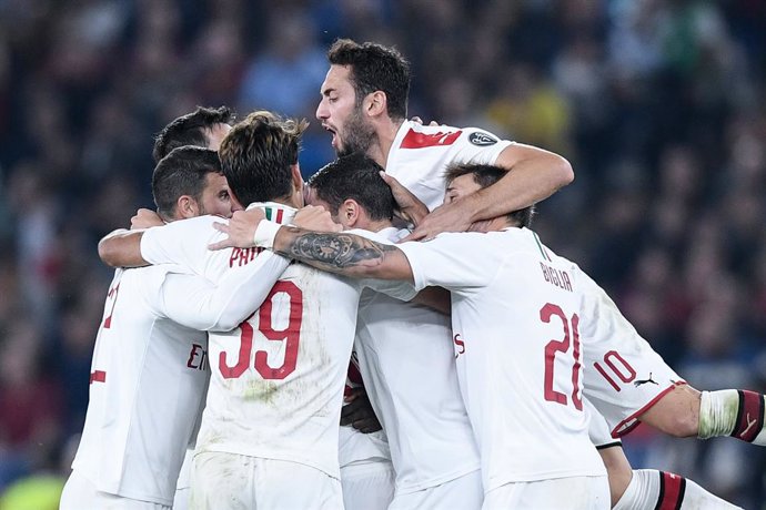 Fútbol/Calcio.- (Crónica) El Cagliari aguanta la cuarta plaza y el Milan sufre p