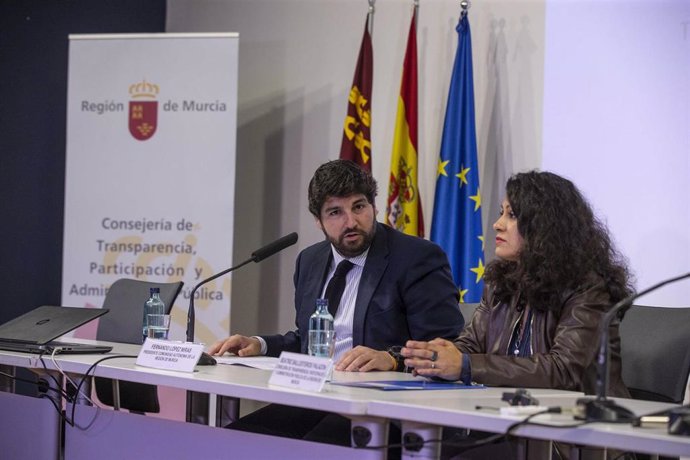 El jefe del Ejecutivo regional, Fernando López M iras, inaugura la jornada Transparencia, Ética e In tegridad en las Administraciones Públicas