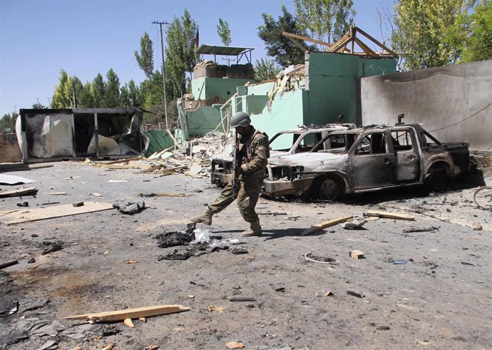 Un soldado afgano tras combates con los talibán en Ghazni