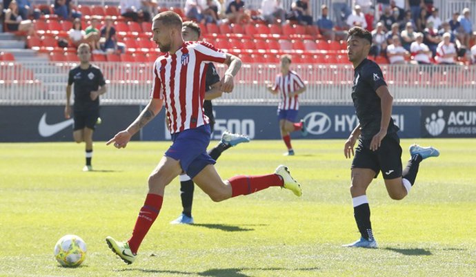 Darío Povedad jugando con el Atlético de Madrid