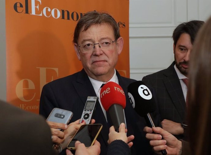 Puig atiende a los medios antes de un foro de la patronal autonómica CEV