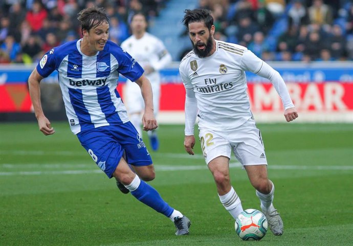 Tomás Pina (Alavés) e Isco (Real Madrid)