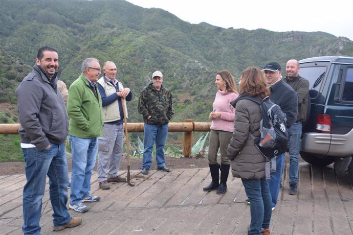 La consejera de Gestión del Medio Natural del Cabildo de Tenerife, Isabel García, en una visita a la pista de Bejía