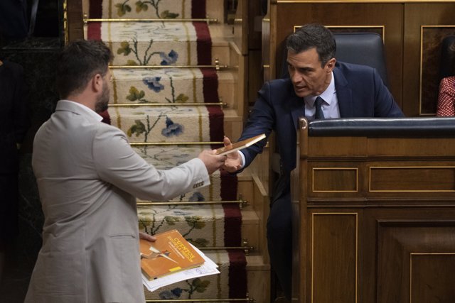 Pedro Sánchez y Gabriel Rufián en el Congreso de los Diputados