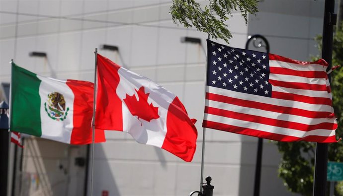 Banderas de México, Canadá y Estados Unidos