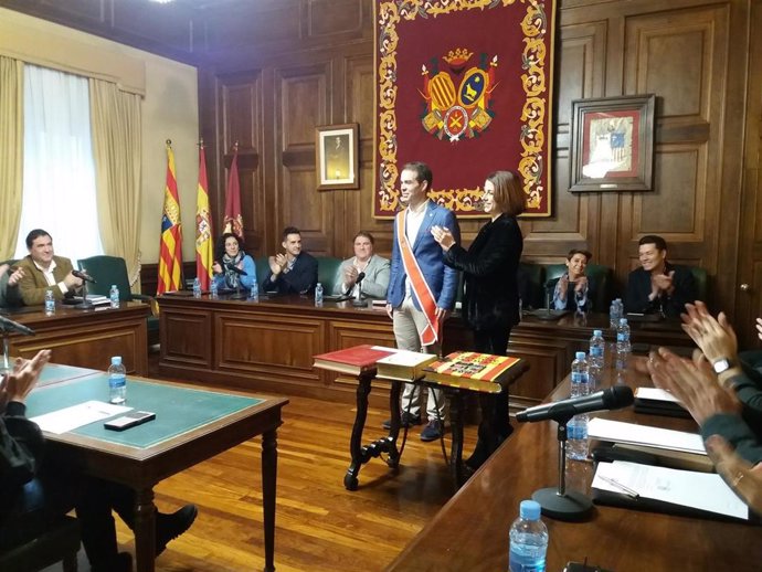 Carlos Aranda toma posesión como concejal del Ayuntamiento de Teruel.
