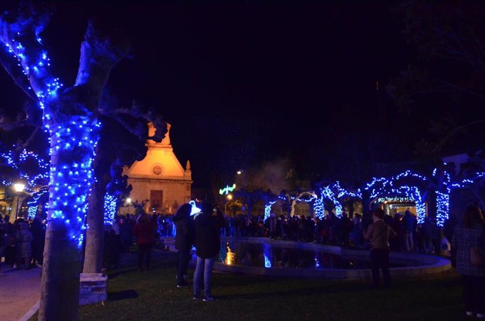 Imagen de las luces navideñas en la localidad de Guadarrama.