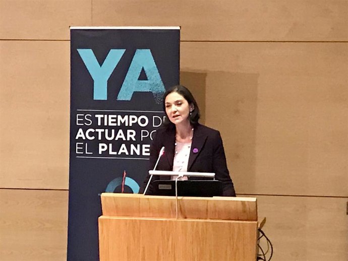 La ministra de Industria, Comercio y Turismo, Reyes Maroto, en jornada de Electromovilidad en el marco de la COP25 de Madrid