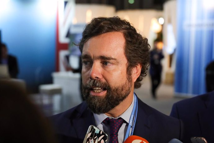 El portavoz de Vox en el Congreso de los Diputados, Iván Espinosa de los Monteros, atiende a los medios de comunicación a su llegada a la Conferencia de Naciones Unidas sobre el Cambio Climático (COP25), en Madrid (España), a 2 de diciembre de 2019.