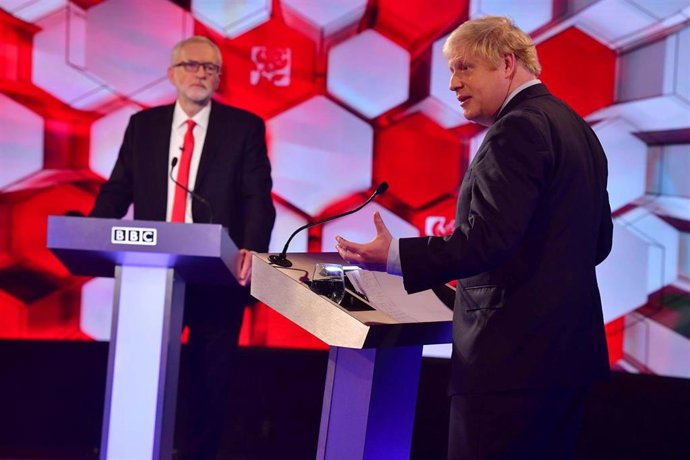 Boris Johnson y Jeremy Corbyn en un debate electoral