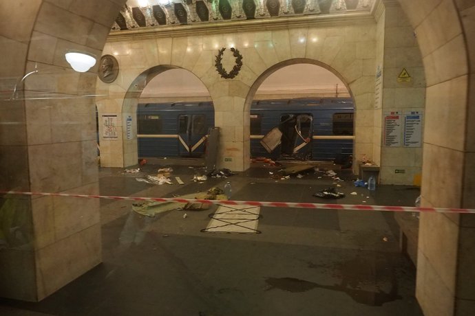 Tren dañado tras el atentado en San Petersburgo, Rusia