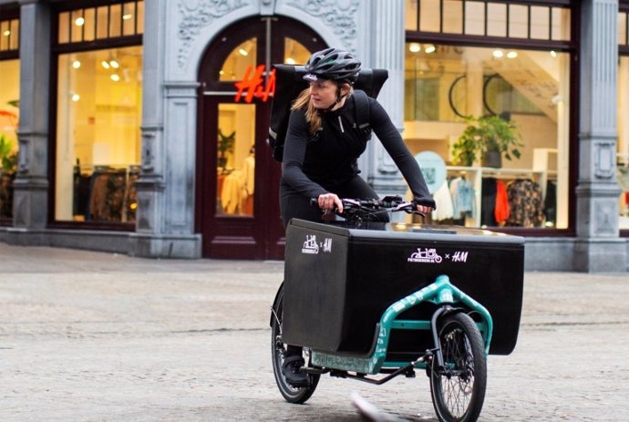 H&M prueba la entrega de pedidos en bicicleta