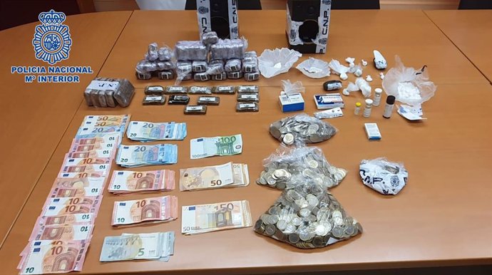 Dinero y drogas requisadas en una operación de la Policía Nacional en el sur de Tenerife