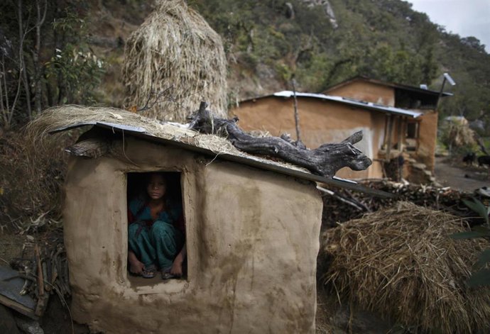 Una cabaña para recluir a las mujeres durante la menstruación en Nepal, en el marco de la práctica del 'chhaupadi'