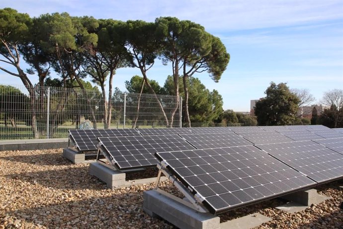 Cubierta solar fotovoltaica en el Centro Sociosanitario del Carme de Badalona (Barcelona)